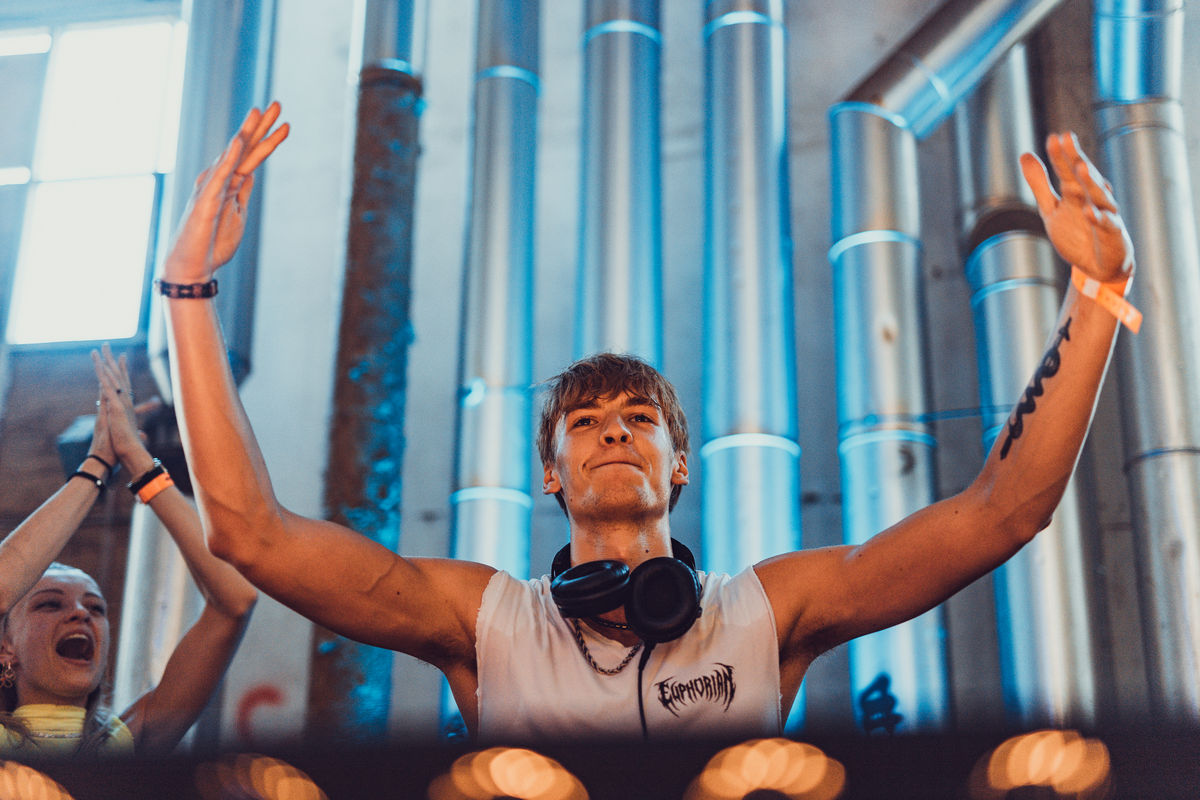 Loading... just a sec